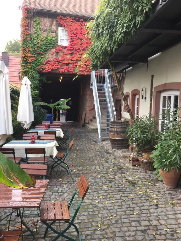 Alter Winzerhof Weisenheim Am Berg E.K. Hotel Exterior foto
