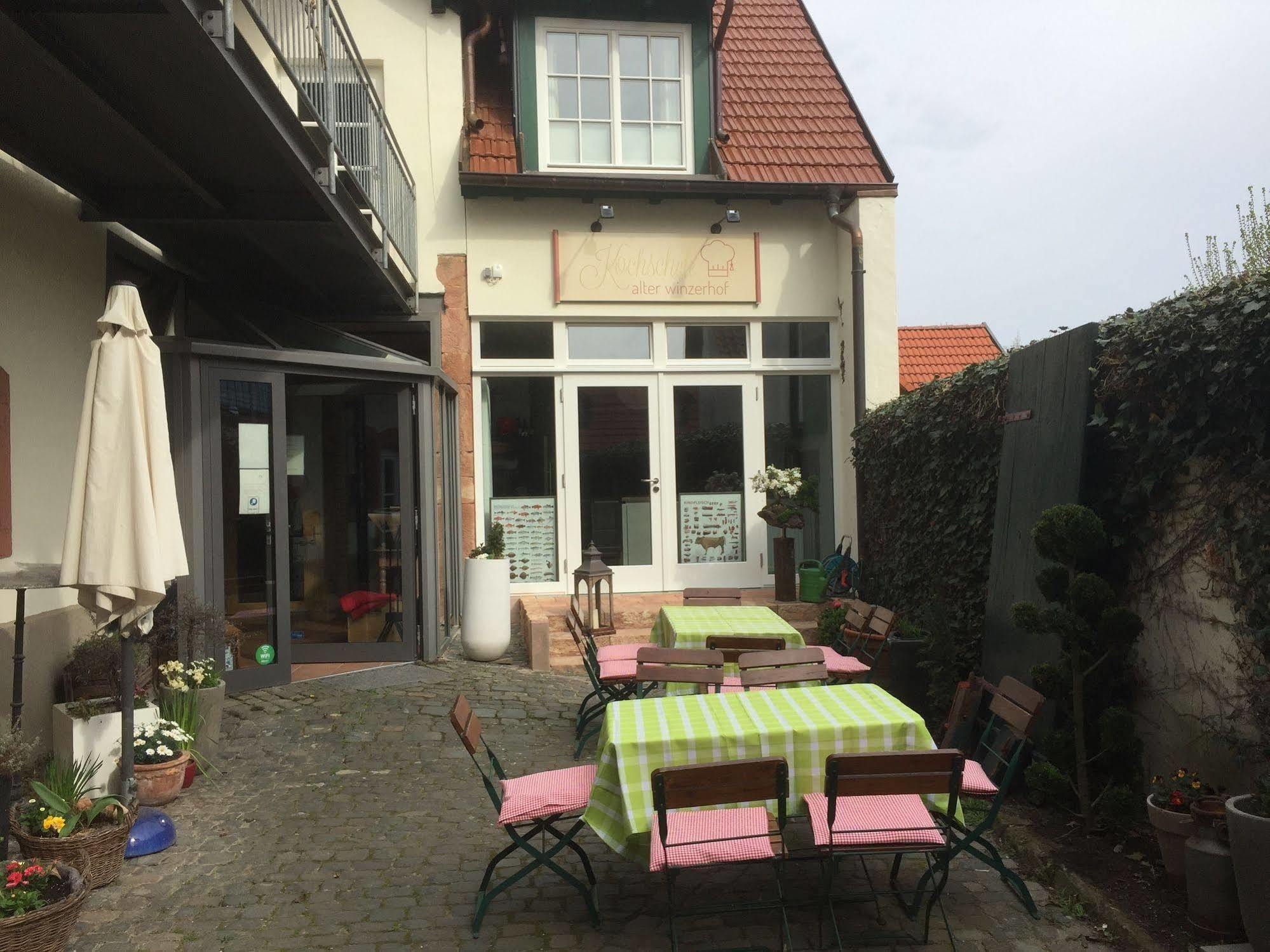 Alter Winzerhof Weisenheim Am Berg E.K. Hotel Exterior foto