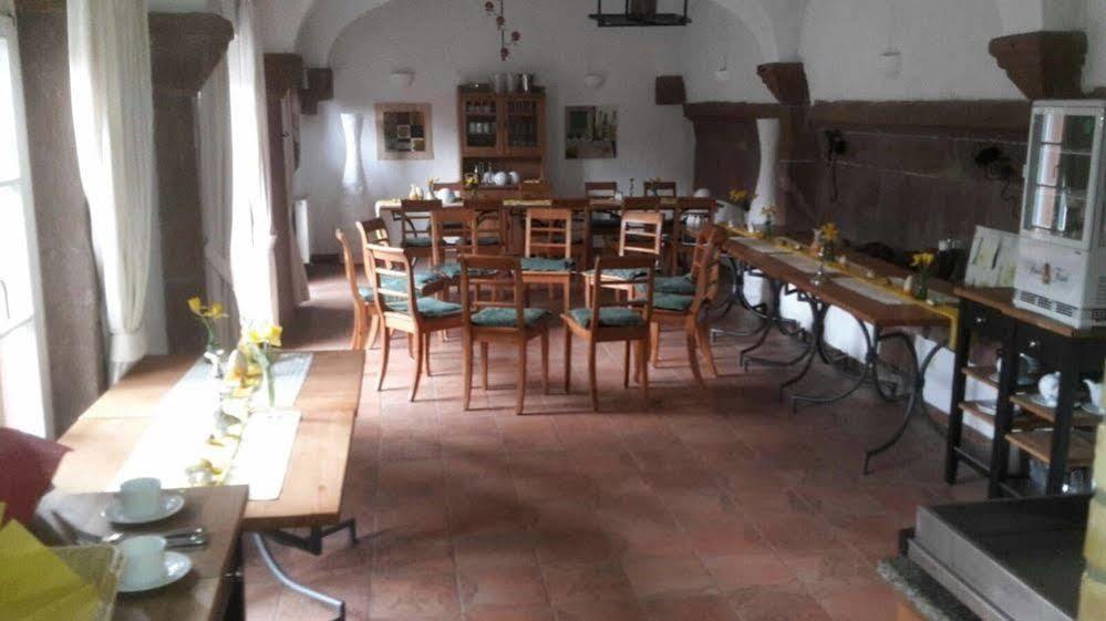 Alter Winzerhof Weisenheim Am Berg E.K. Hotel Exterior foto